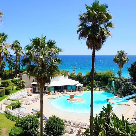 426, Vue Et Piscine By Palmazur